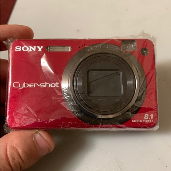 Sony Cyber-shot DSC-W150 Digital Camera 8.1MP  - Red - Picture 6 of 8